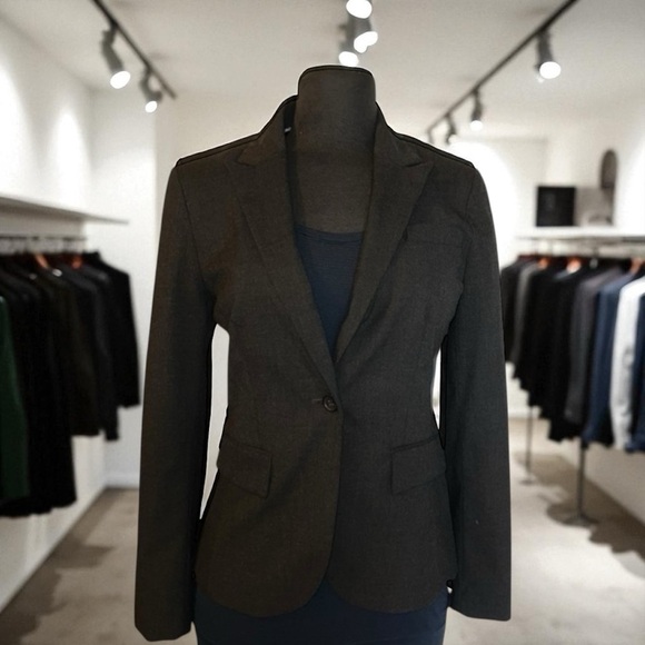 BANANA REPUBLIC - One Button Gray Blazer   4 Petite - Picture 1 of 5